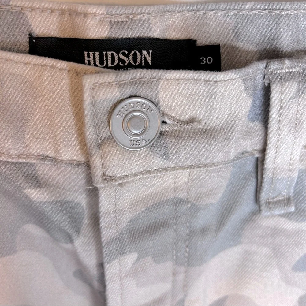 Hudson Jean Shorts Lori High-Rise Camo Raw Edge Hem Size 30 Women’s